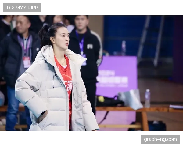 张常宁赛场像教官，下场像走红毯，随手拎个包就把我的穷日常暴露了